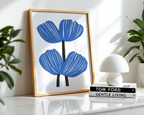Väggmockup av Blue floral affisch på ljus tegelvägg – Bozetto konsttryck i hög tryckkvalitet
