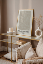 Mockup av William Morris Mallow affisch på vägg – köp enkelt hos Bozetto i hög kvalitet
