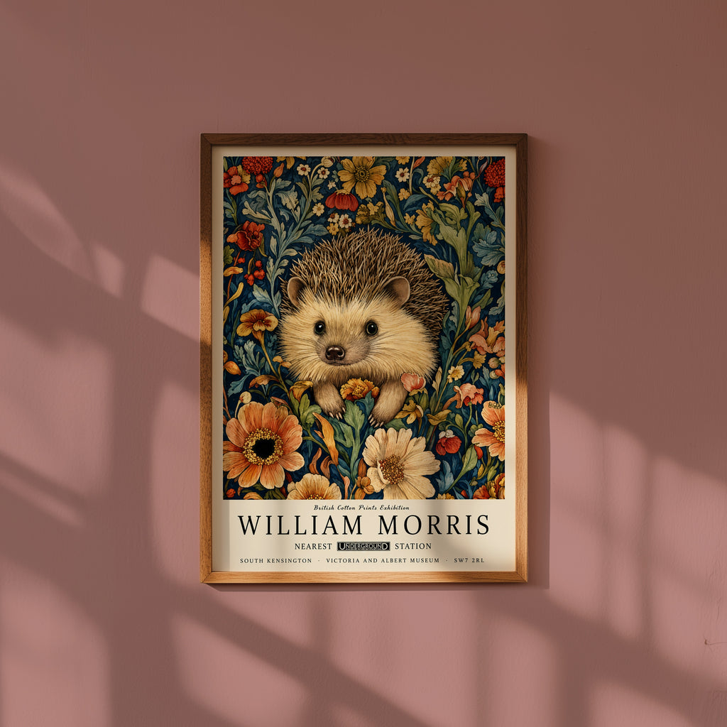 Hedgehog in Bloom Poster med valnötsram