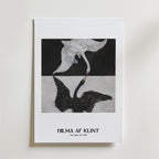 Mockup av Hilma af Klint The Swan No.1 affisch på vägg – köp enkelt hos Bozetto i hög kvalitet