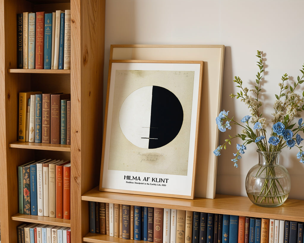 Väggmockup med Hilma af Klint Buddhas – köp enkelt hos Bozetto affisch i hög kvalitet