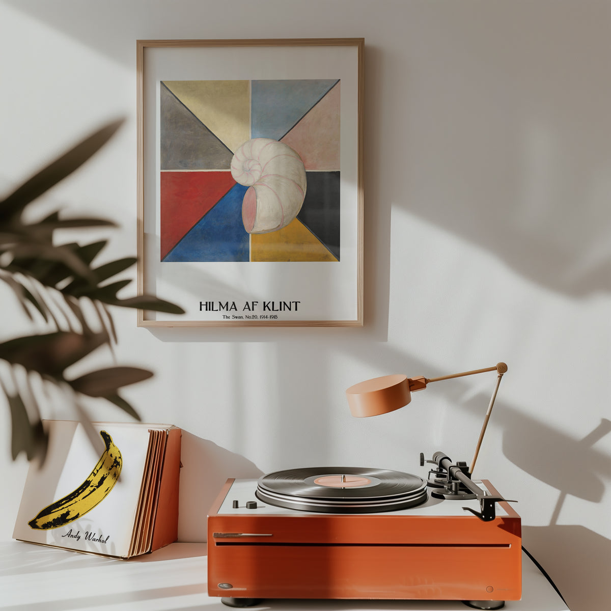 Väggmockup med Hilma af Klint The Swan – köp enkelt hos Bozetto affisch i hög kvalitet