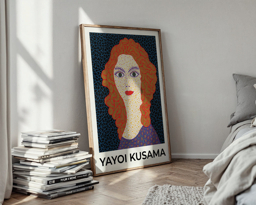 Yayoi Kusama Electric Face poster visualiserad på vägg – från Bozetto i hög kvalitet