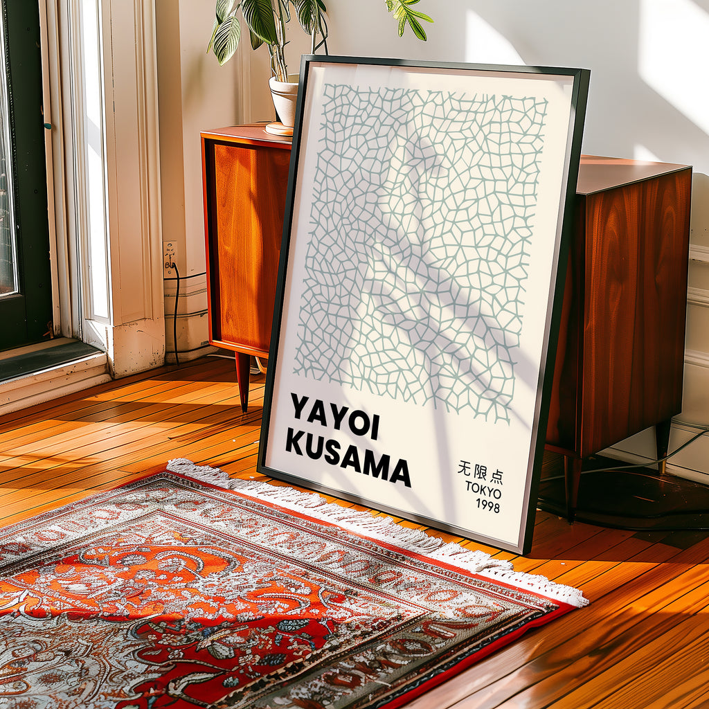 Väggmockup med Yayoi Kusama Infinity Web – köp enkelt hos Bozetto affisch i hög kvalitet