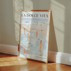 Mockup av La Dolce Vita Lisbon affisch på vägg – köp enkelt hos Bozetto i hög kvalitet