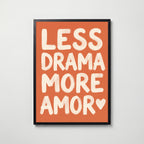 Less Drama More Amor Poster – svart ram