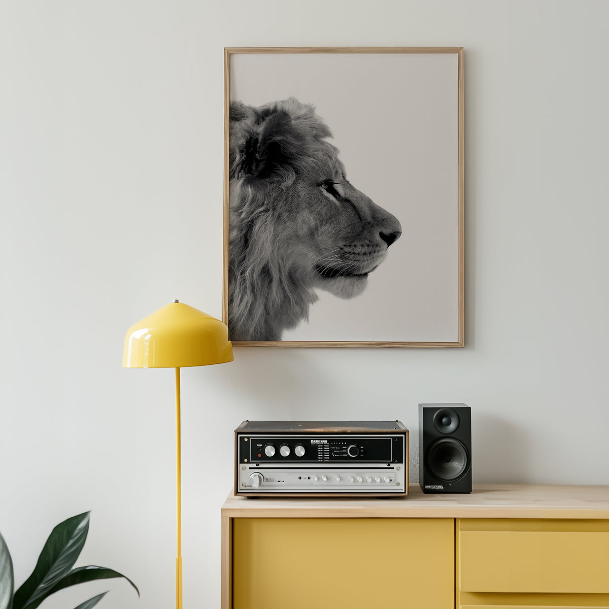 Lion In Profile Poster – i rum 3