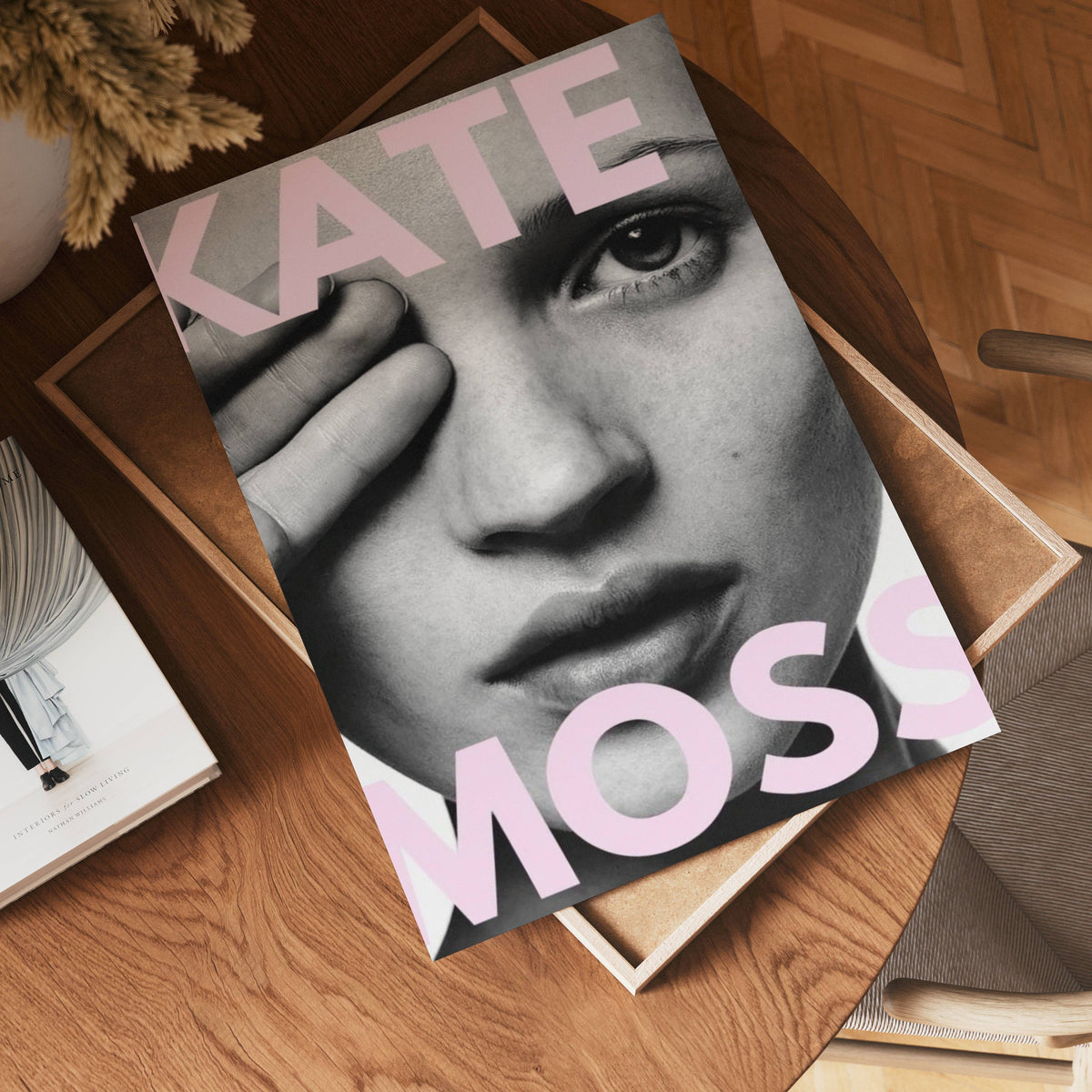 Kate Moss poster visad rakt fram – Bozetto affisch i hög tryckkvalitet i hög tryckkvalitet