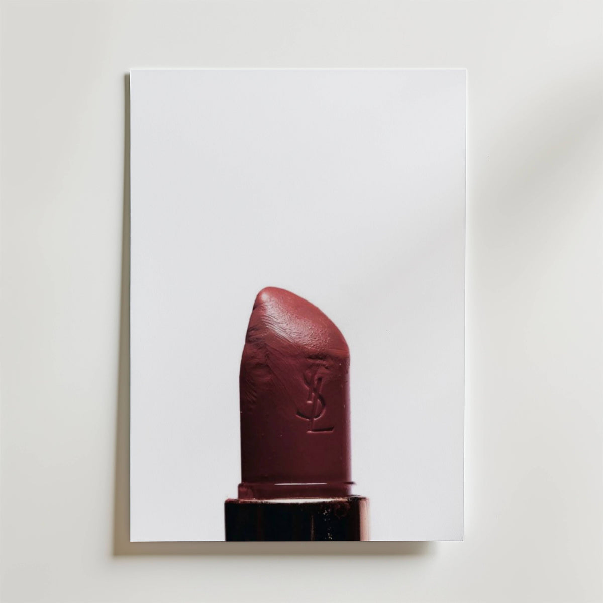 YSL Lipstick – stilfullt konsttryck från Bozetto, tryckt på matt finpapper i hög tryckkvalitet