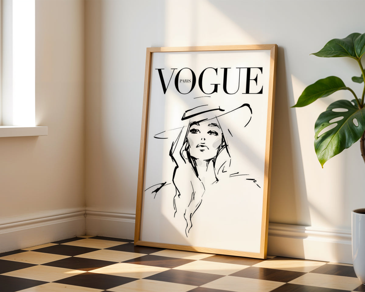 Mockup av Vogue Paris Sketch affisch på vägg – köp enkelt hos Bozetto i hög kvalitet