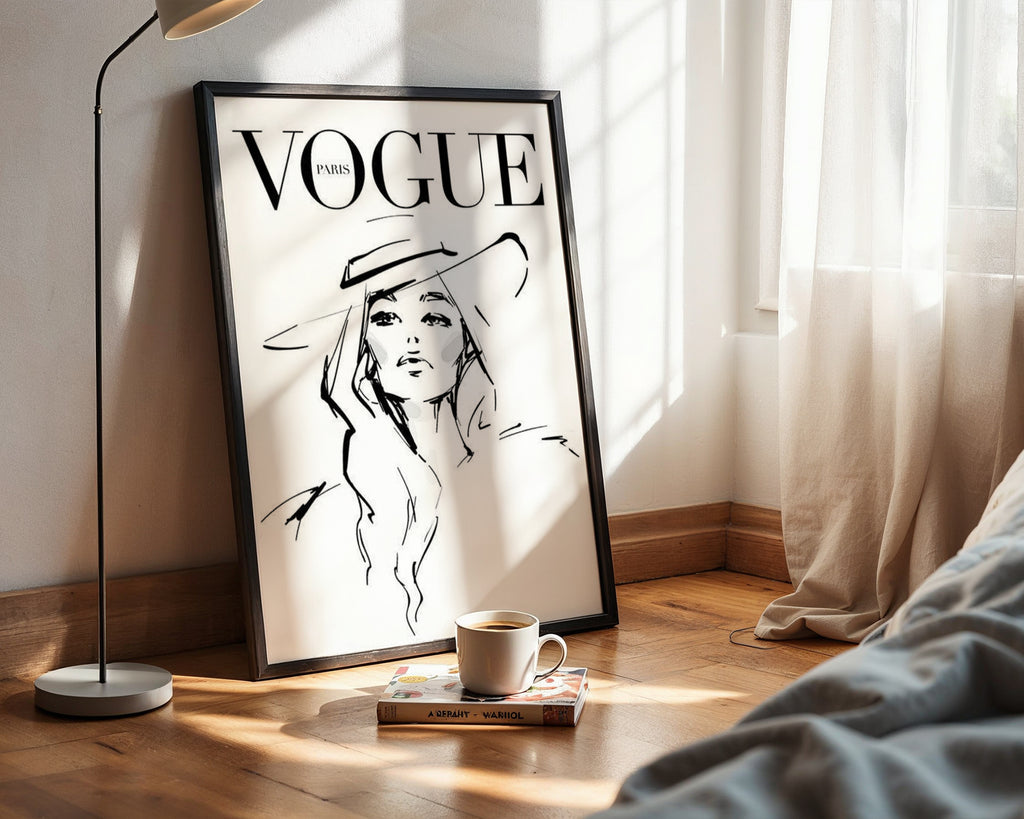 Väggmockup med Vogue Paris Sketch – köp enkelt hos Bozetto affisch i hög kvalitet
