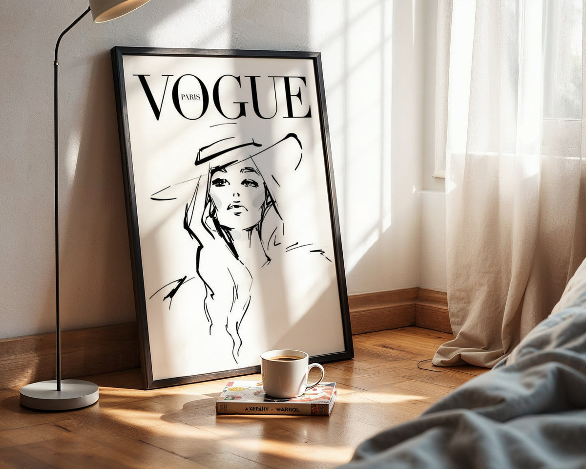Väggmockup med Vogue Paris Sketch – köp enkelt hos Bozetto affisch i hög kvalitet