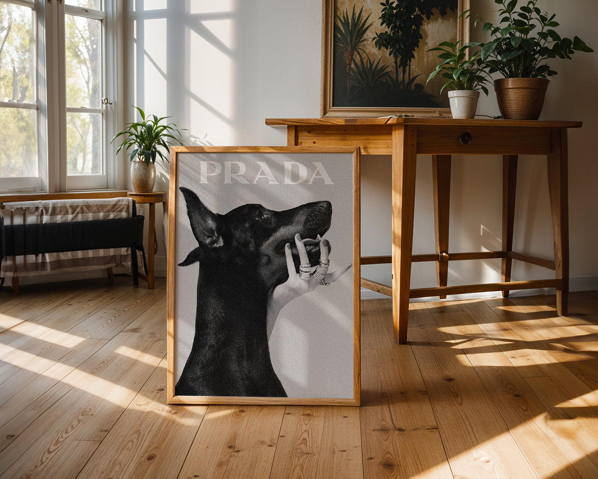 Prada Elegance poster visualiserad på vägg – se rätt storlek med mockup från Bozetto