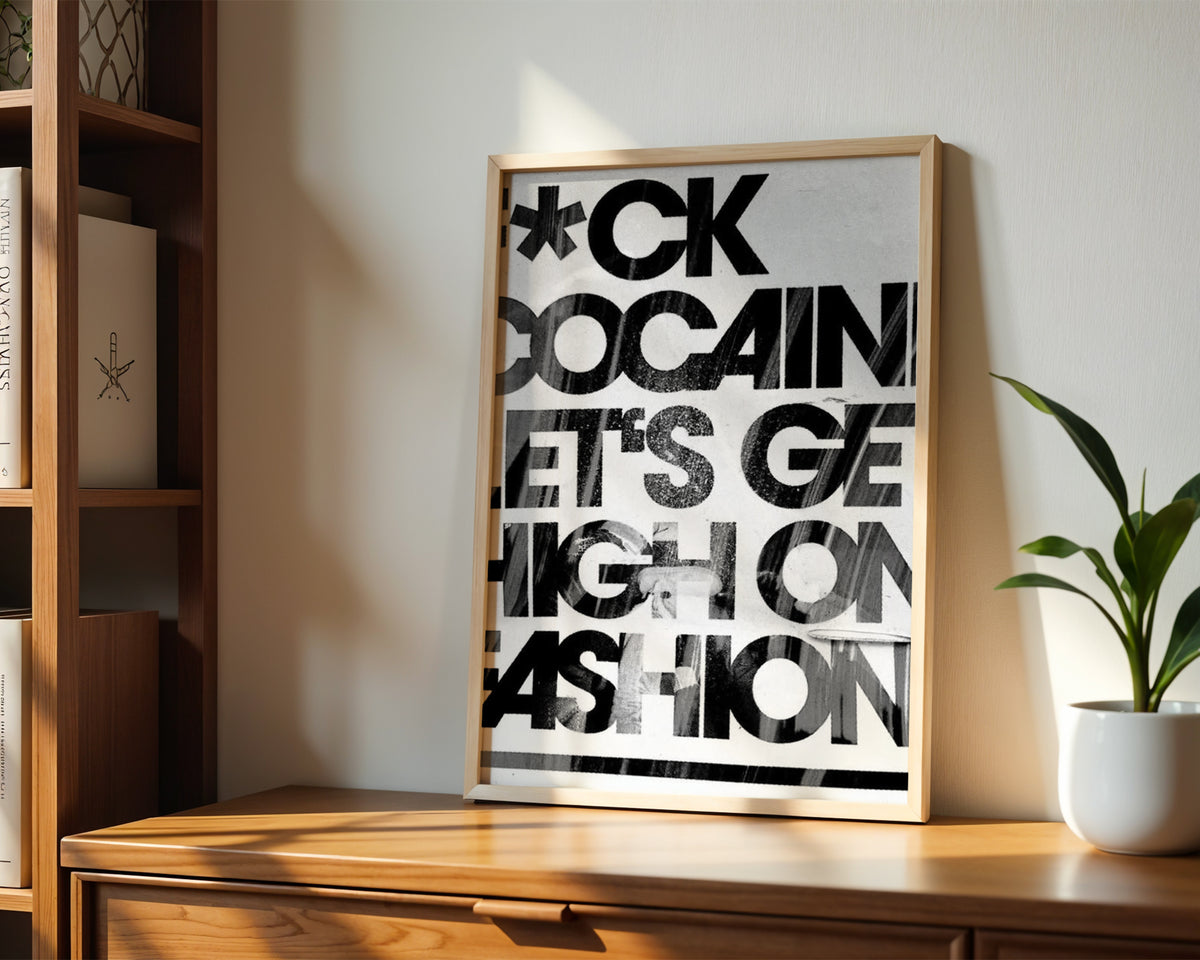 High on Fashion poster visualiserad på vägg – se rätt storlek med mockup från Bozetto