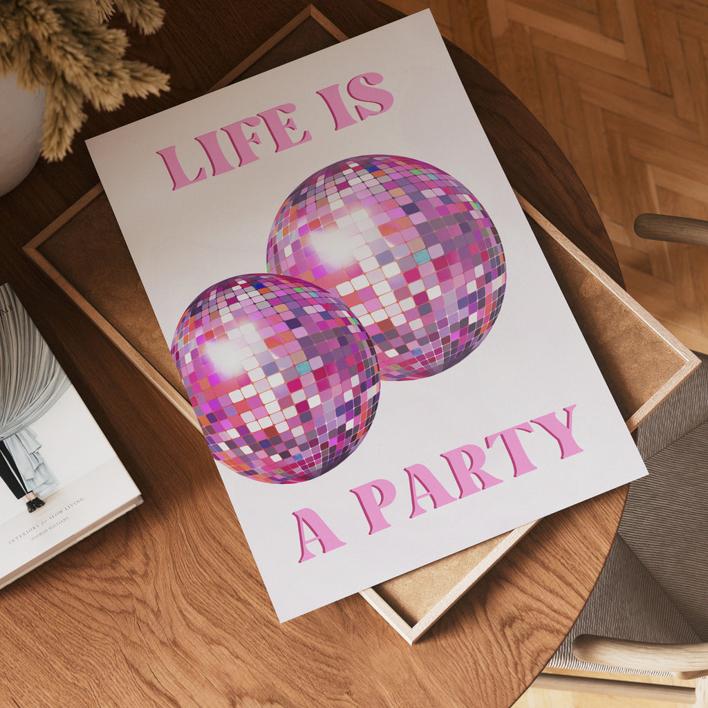 Life Is a Party poster i olika storlekar – köp enkelt hos Bozetto i hög kvalitet