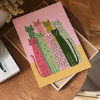 Colorful Cat Lineup affisch på vit bakgrund – köp enkelt hos Bozetto i hög kvalitet