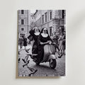 Sisters on a Scooter Poster – canvas utan passepartout