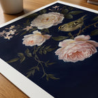 William Morris Goldcrest in Midnight Roses Poster – närbild på papper