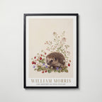 William Morris Hedgehog Among Wild Strawberries Poster – svart ram