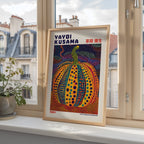 Yayoi Kusama Celestial Pumpkin affisch på neutral bakgrund – poster från Bozetto