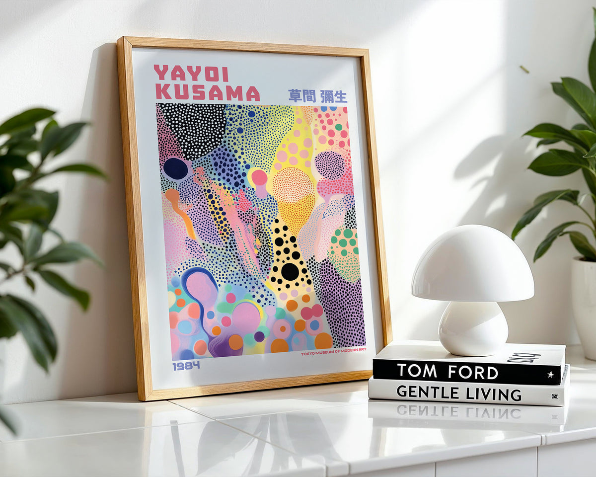 Väggmockup med Yayoi Kusama Colorful Dots – köp enkelt hos Bozetto affisch i hög kvalitet