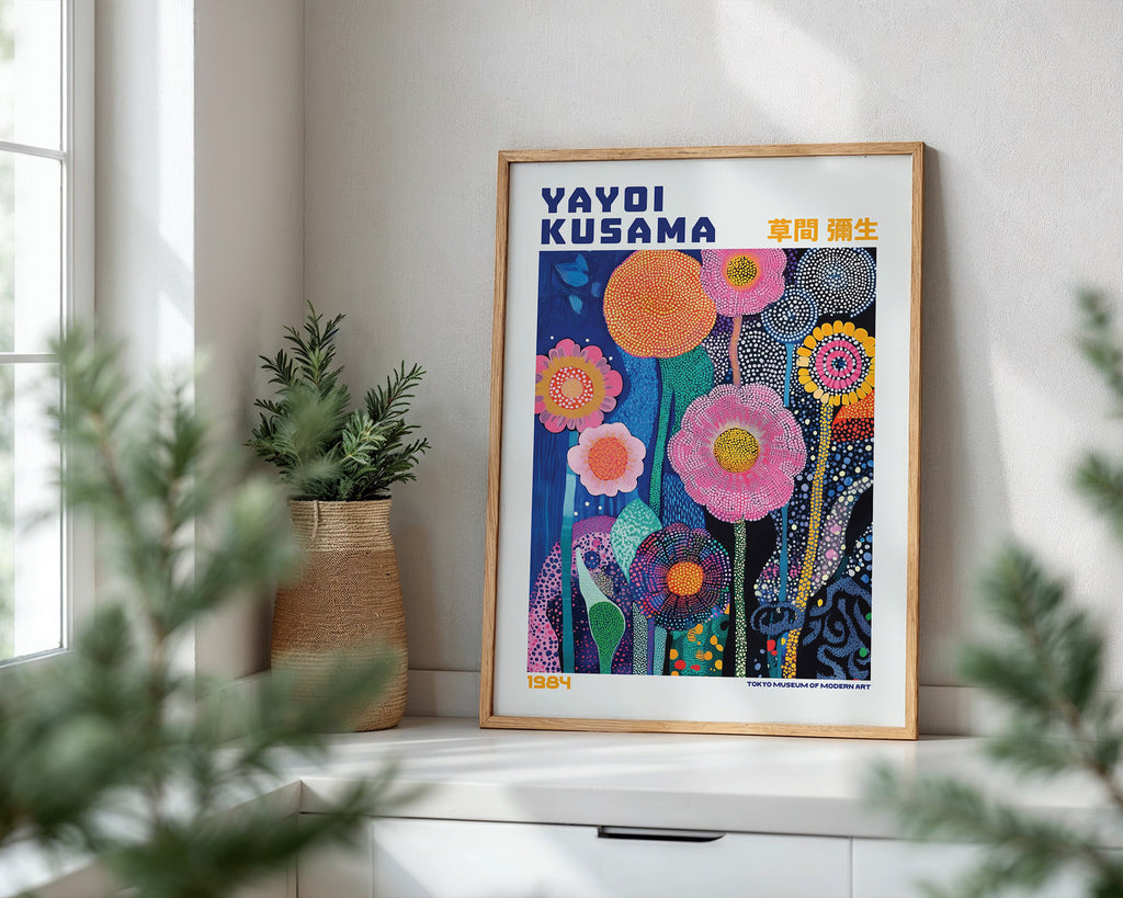 Yayoi Kusama Floral Infinity i väggmockup – konsttryck från Bozetto i hög kvalitet