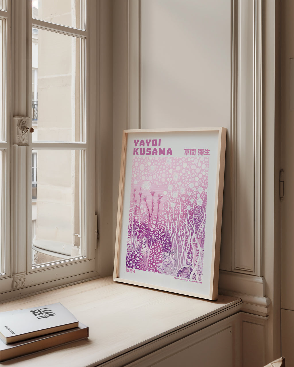 Yayoi Kusama Pink Bloom poster visualiserad på vägg – från Bozetto i hög kvalitet