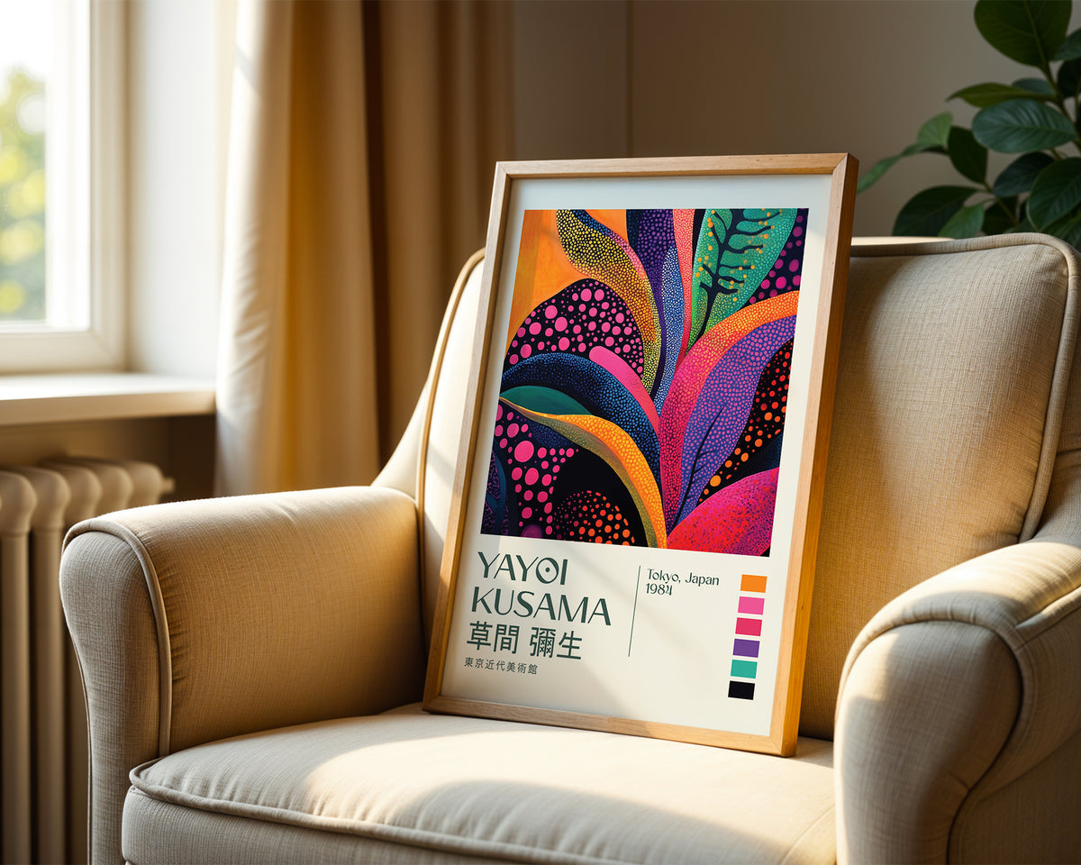 Väggmockup med Yayoi Kusama Radiant Bloom – köp enkelt hos Bozetto affisch i hög kvalitet