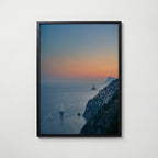 Amalfi Dusk Poster – kustmotiv i svart ram, tryckt i Sverige