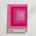Bauhaus Pink Squares – stilfullt konsttryck från Bozetto, tryckt på matt finpapper