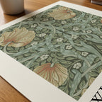 William Morris Pimpernel affisch på papper på skrivbord – paper_desk närbild från Bozetto