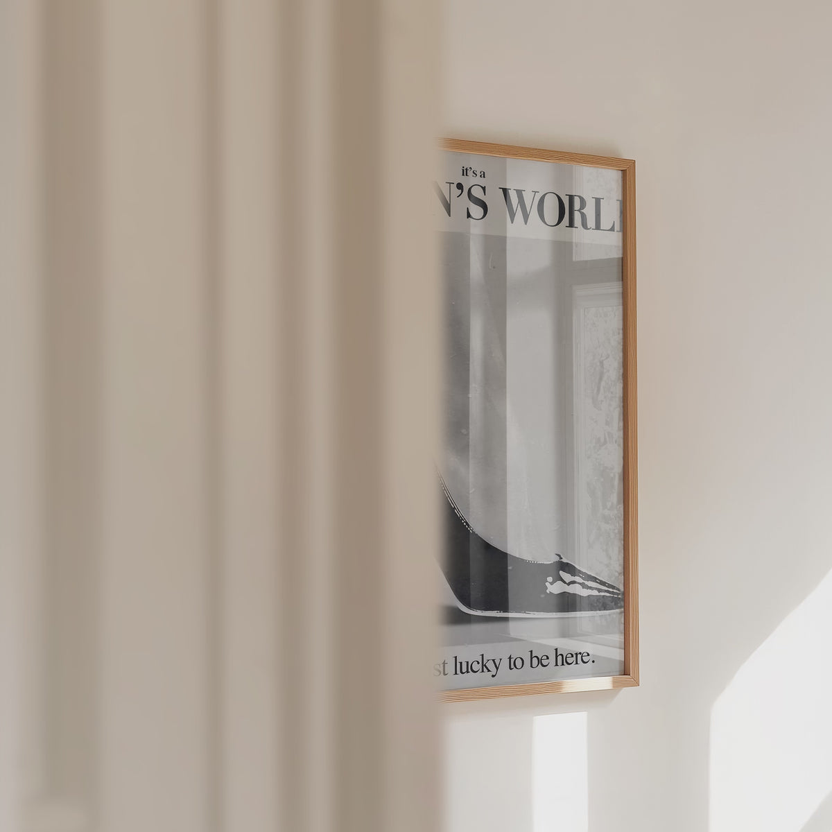 Woman’s World Poster – väggvideo